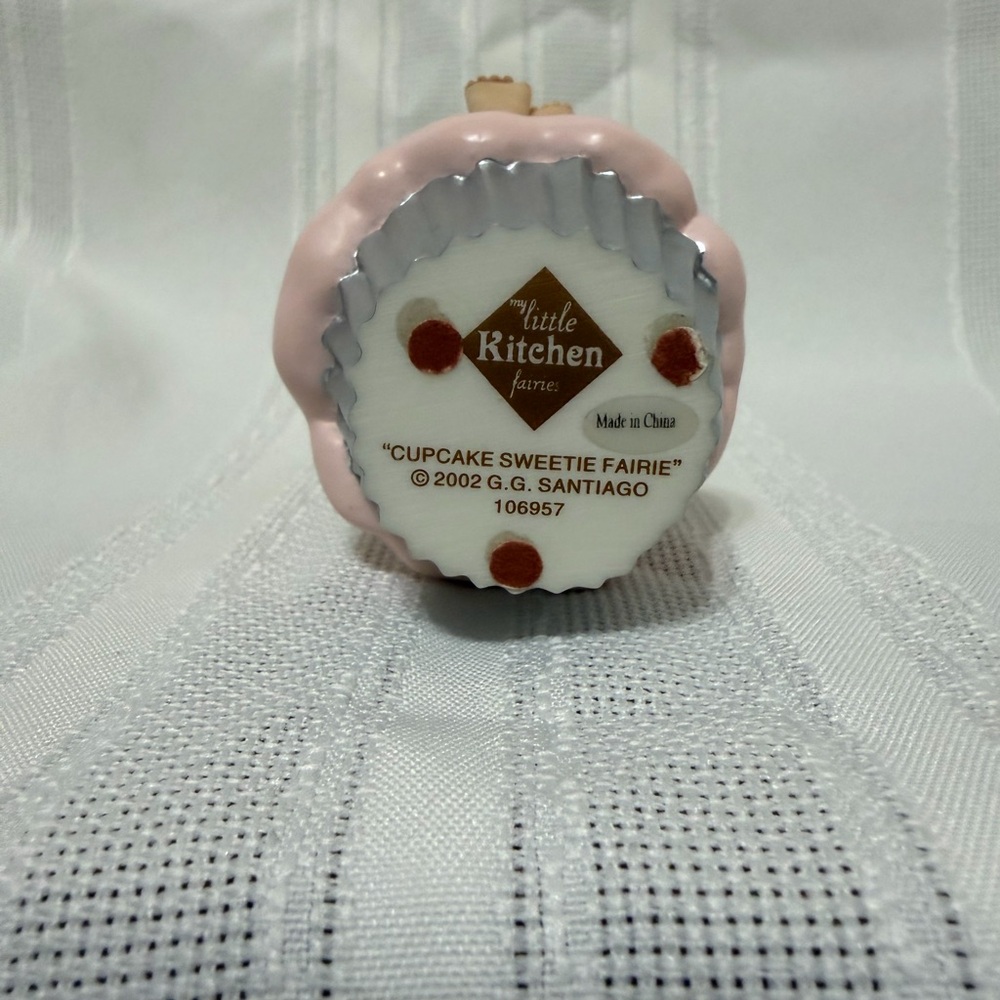 My Little Kitchen Fairies "Cupcake Sweetie Fairie" 2002 # 106957- small chip - Picture 6 of 6